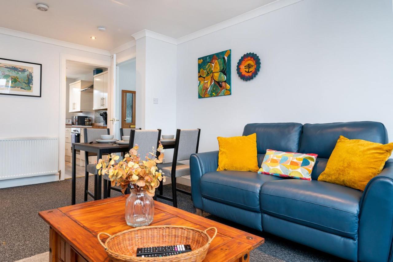 Lovely 3-Bedroom Flat With Free Parking Bridge of Allan Luaran gambar