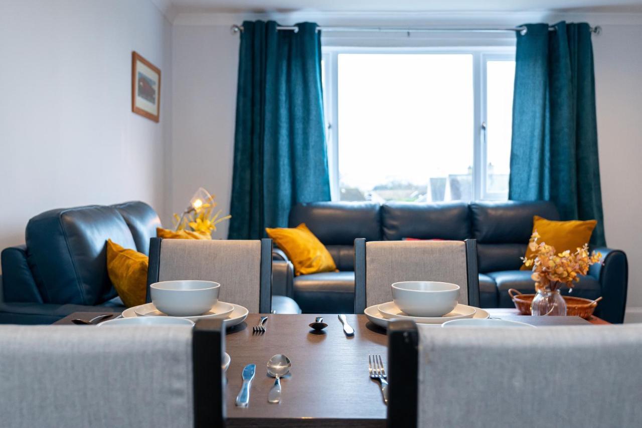 Lovely 3-Bedroom Flat With Free Parking Bridge of Allan Luaran gambar