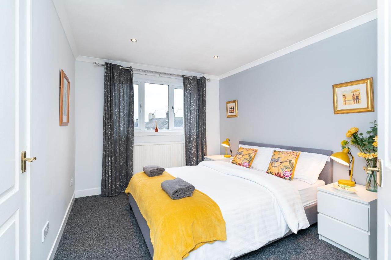 Lovely 3-Bedroom Flat With Free Parking Bridge of Allan Luaran gambar