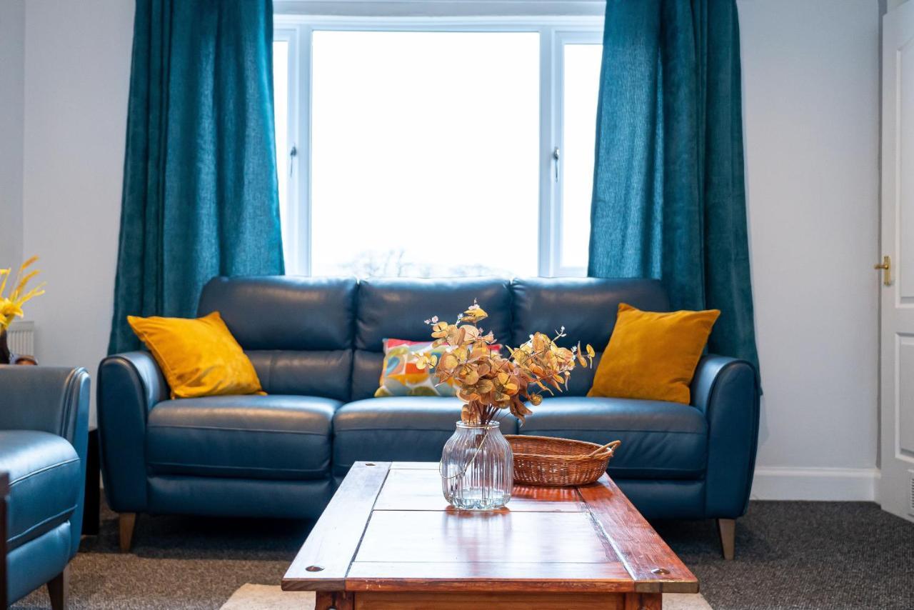 Lovely 3-Bedroom Flat With Free Parking Bridge of Allan Luaran gambar