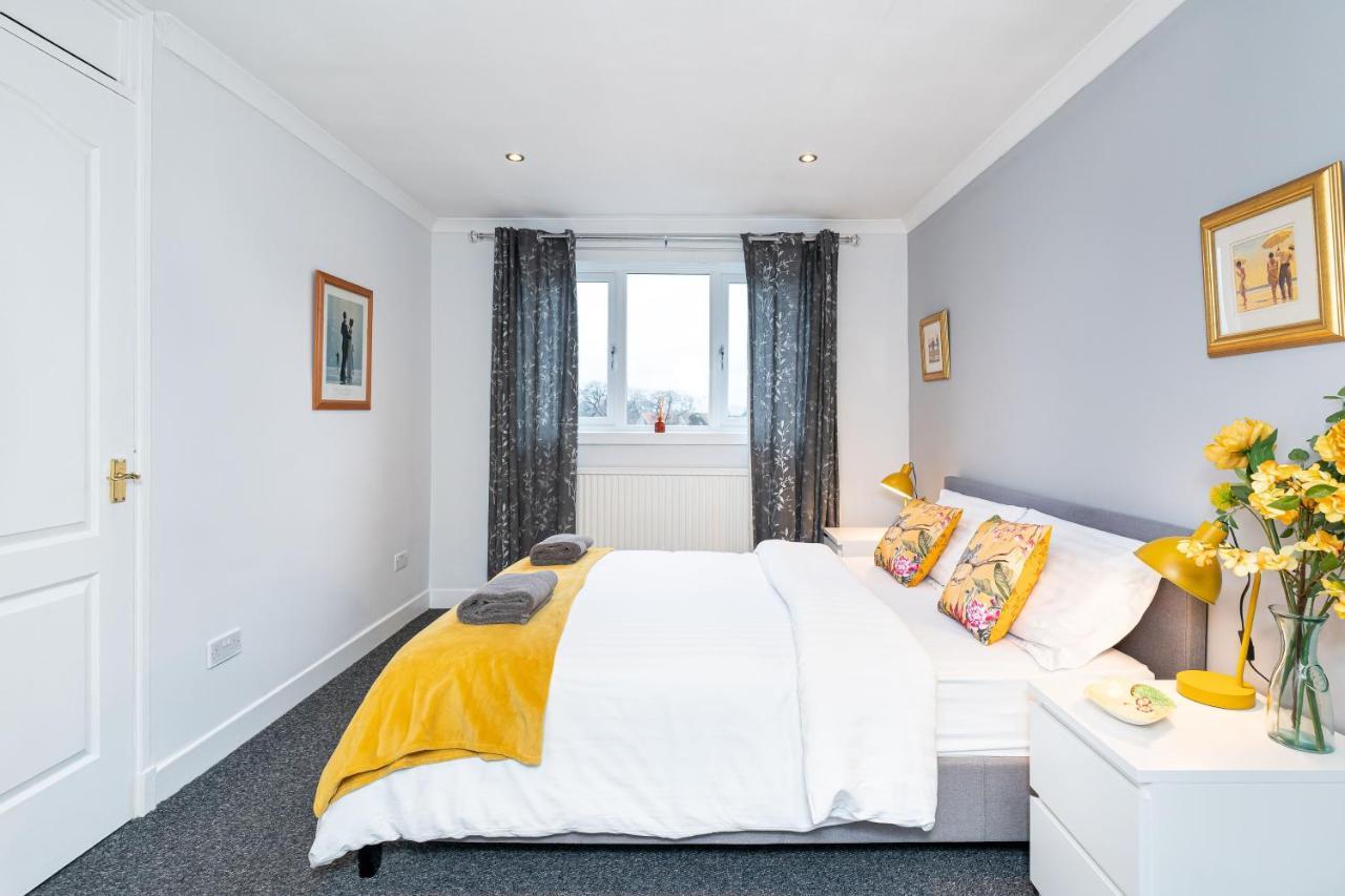 Lovely 3-Bedroom Flat With Free Parking Bridge of Allan Luaran gambar