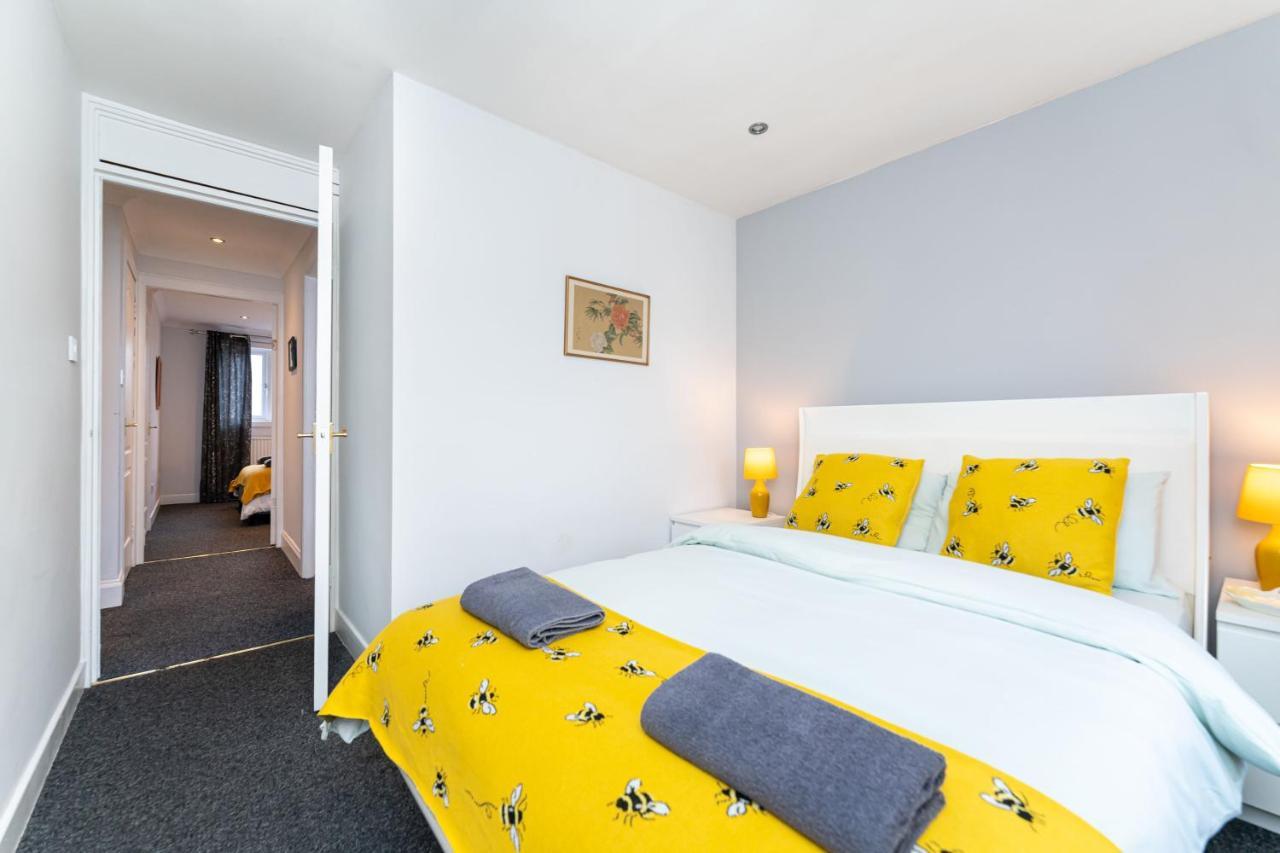 Lovely 3-Bedroom Flat With Free Parking Bridge of Allan Luaran gambar