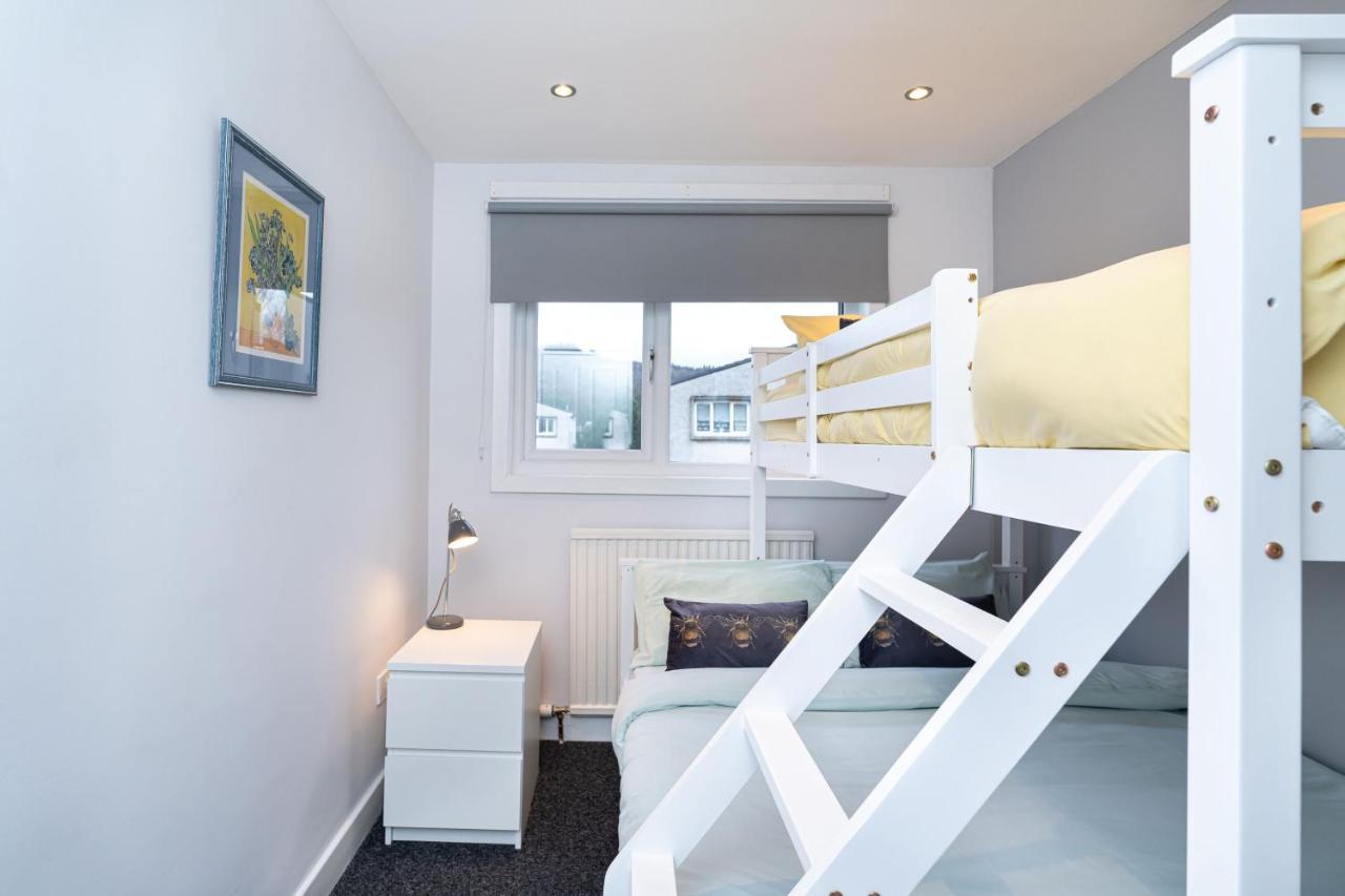 Lovely 3-Bedroom Flat With Free Parking Bridge of Allan Luaran gambar